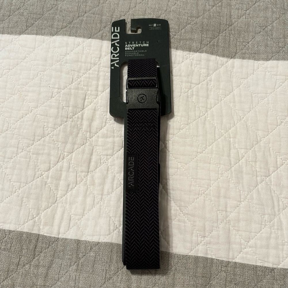 Men’s Arcade Bkack Slim Stretch Belt with pattern on belt in photos